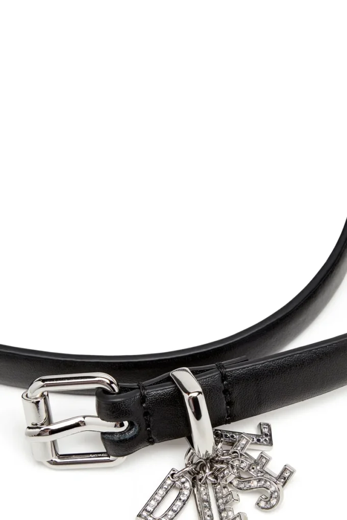 b-charm-loop 1,4 cm nappa deri kemer, logo charm’lı