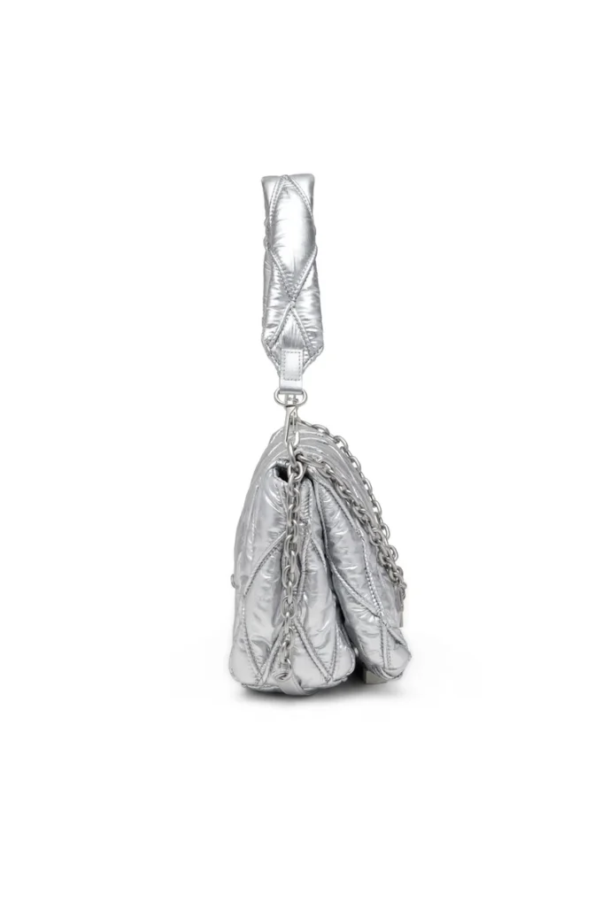 charm-d omuz çantası Charm-D M-Omuz çantası, kapitone metalik naylon