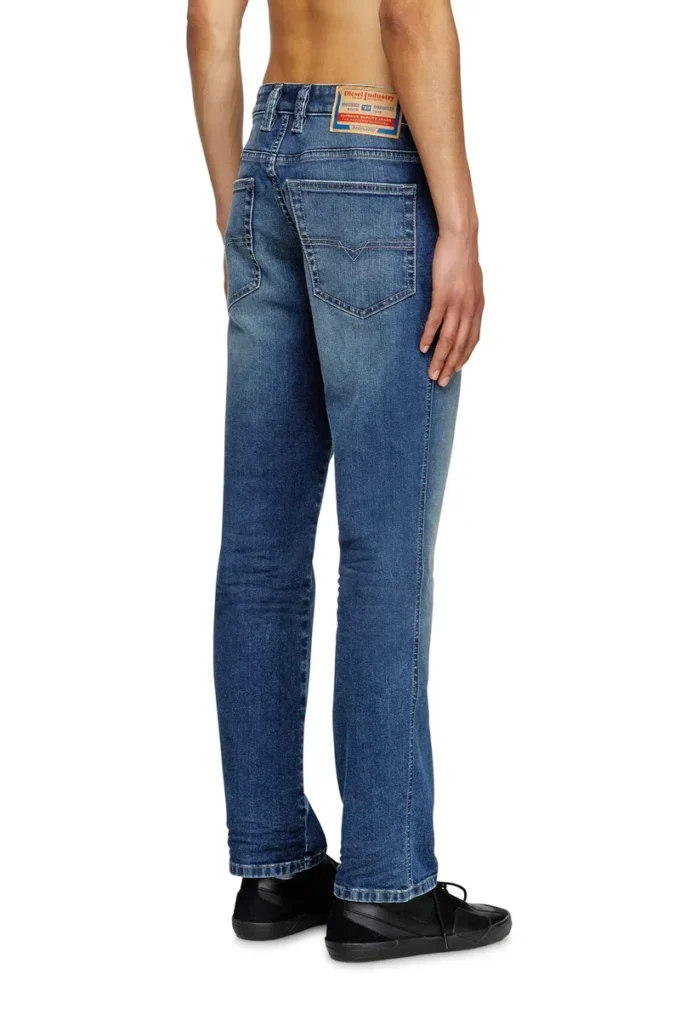 slim jeans 1993 d-vyl 0dbee En yakın mağazayı bul