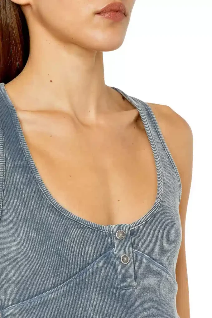 t-aniesse Düğmeli, nervürlü racerback üst