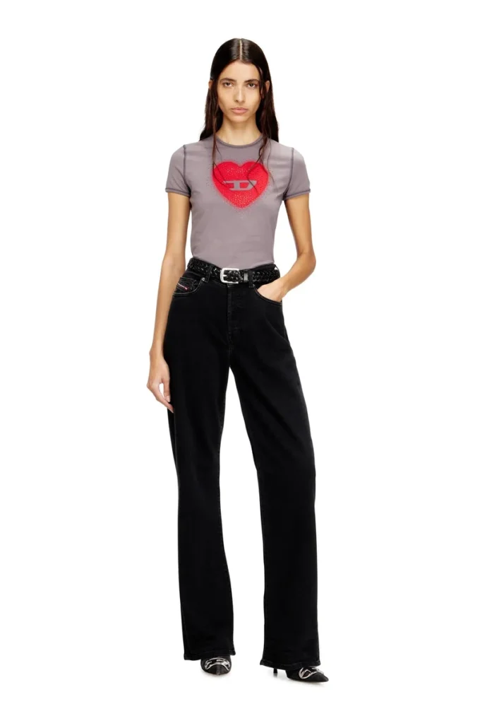 t-uncuties-long-s5 Kalp desenli ve çivili dar kesim tişört